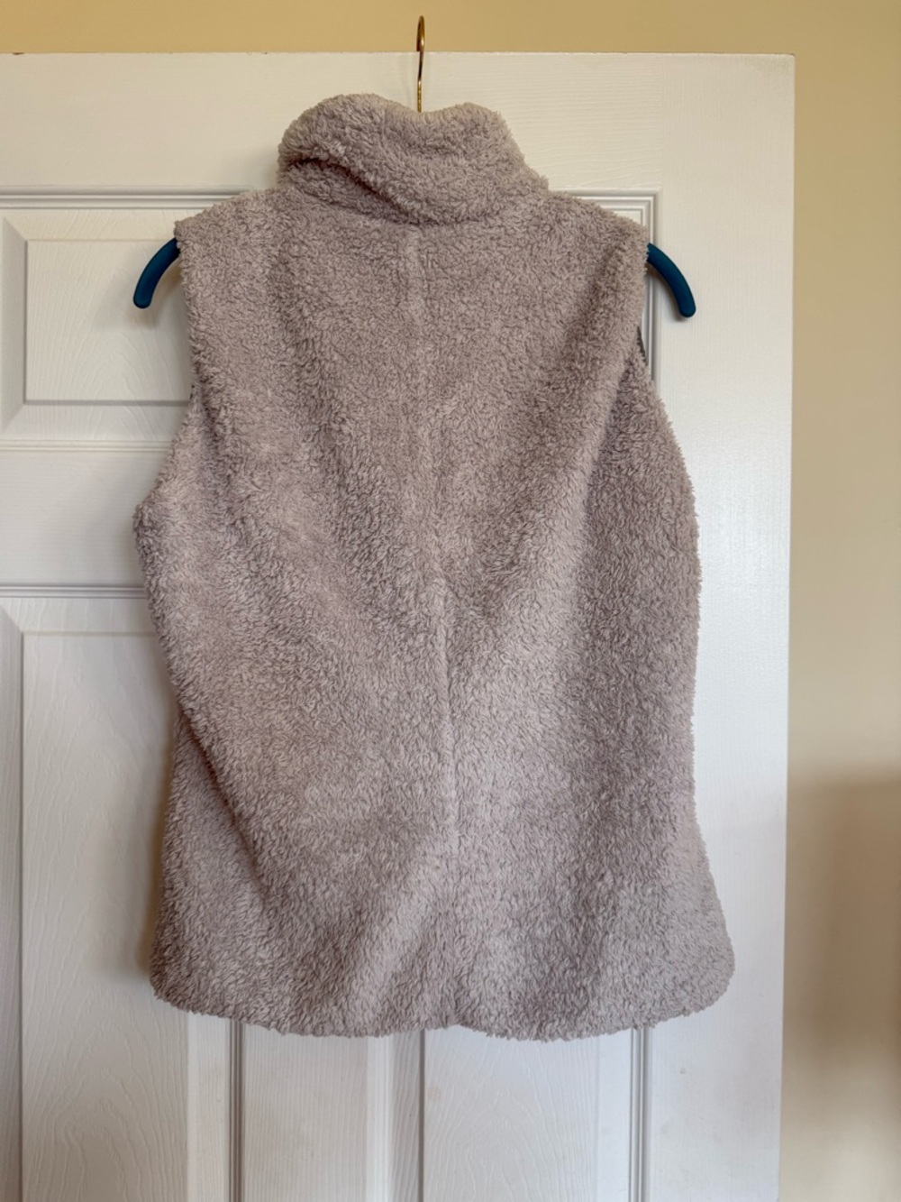 Patagonia Light Gray Sherpa Fleece Vest - Zip Front - Picture 5 of 5